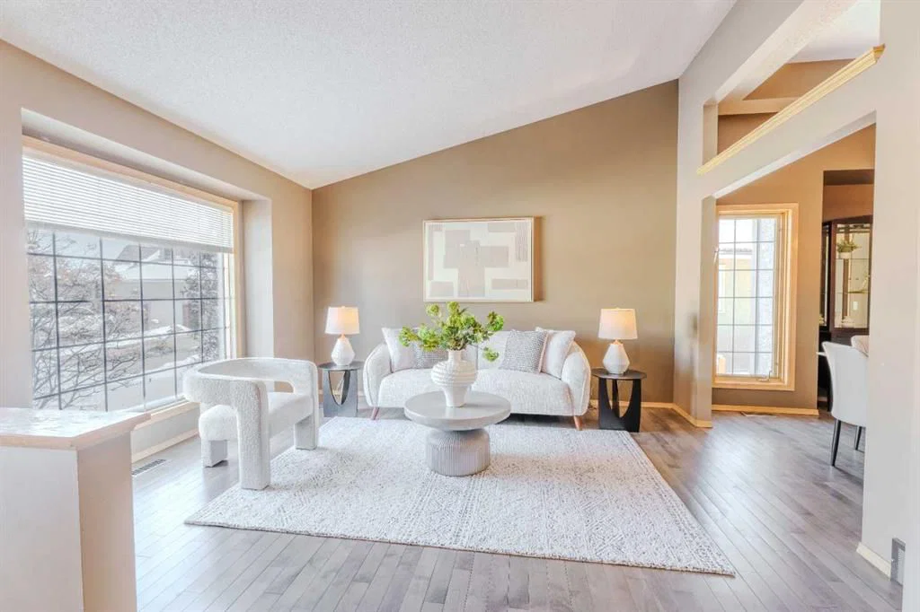 135 Canterbury Court SW, Calgary — photo 3 of 50