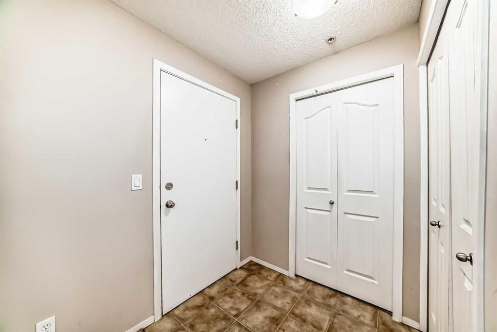 1220, 10 Prestwick Bay SE, Calgary — photo 3 of 50