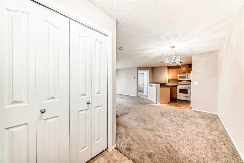 1220, 10 Prestwick Bay SE, Calgary — photo 4 of 50