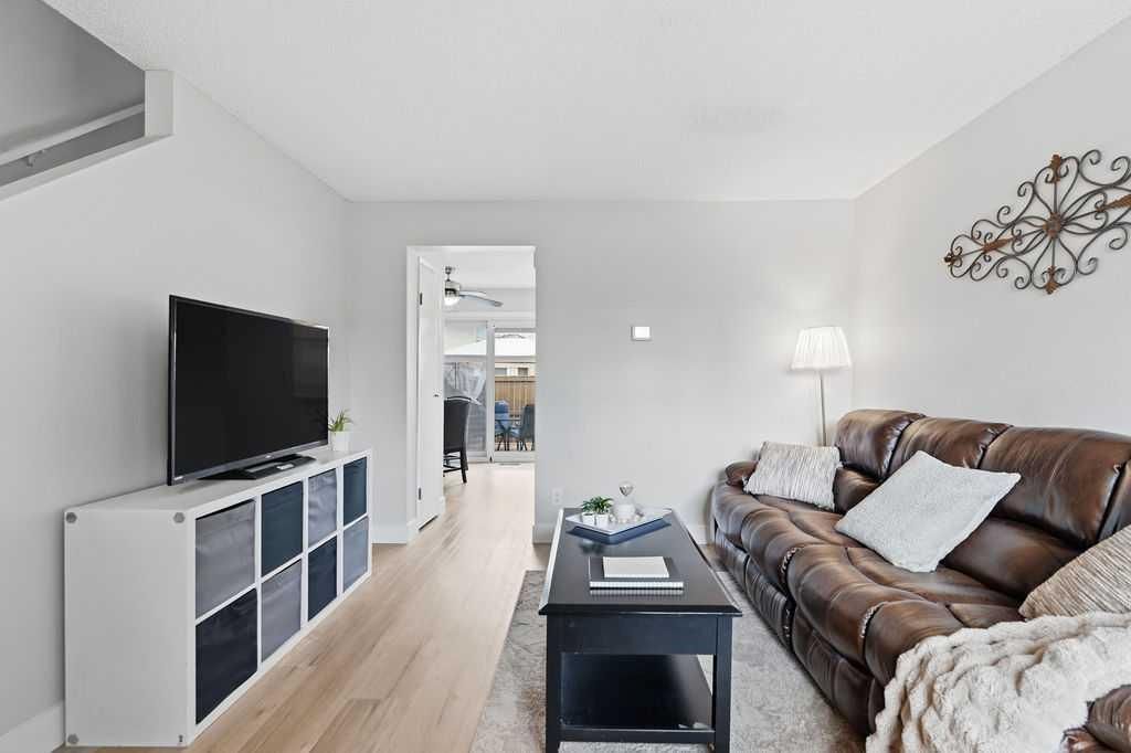 102, 123 Queensland Drive SE, Calgary — photo 4 of 39