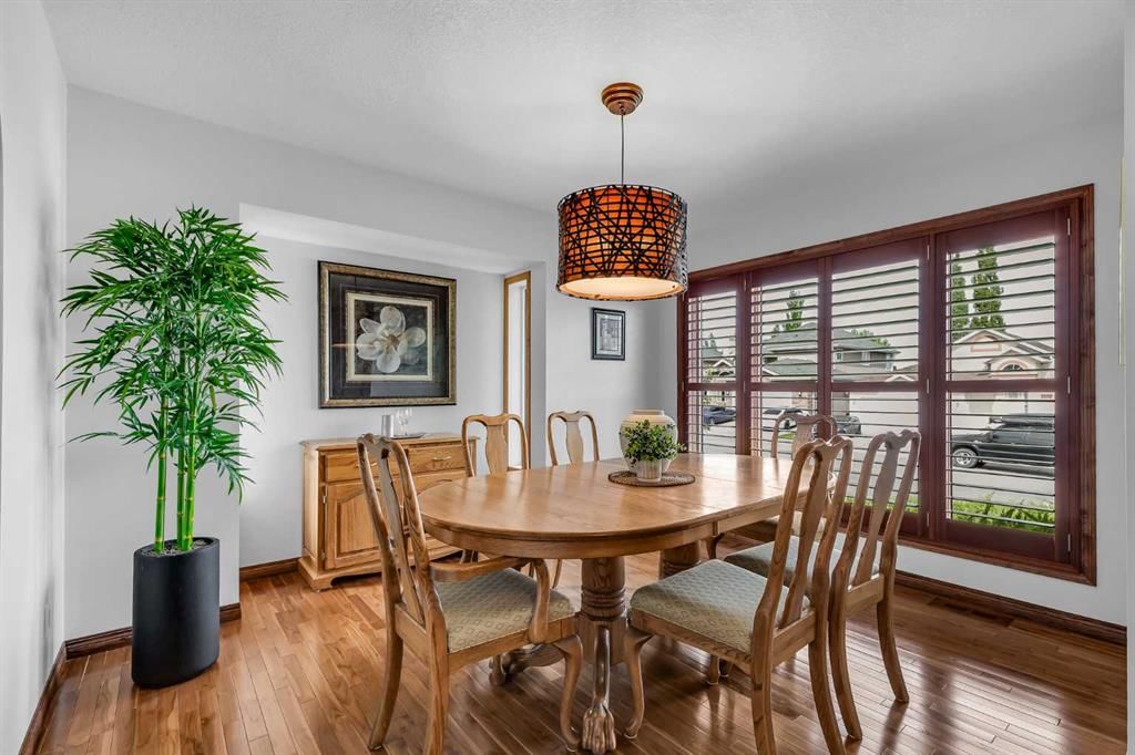 8 Mt Cascade Close SE, Calgary — photo 2 of 50