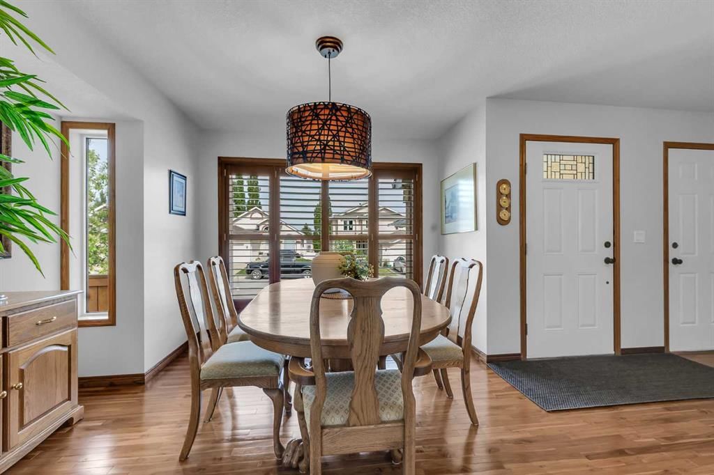 8 Mt Cascade Close SE, Calgary — photo 3 of 50