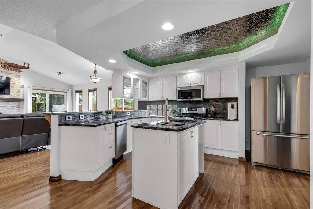 8 Mt Cascade Close SE, Calgary — photo 4 of 50