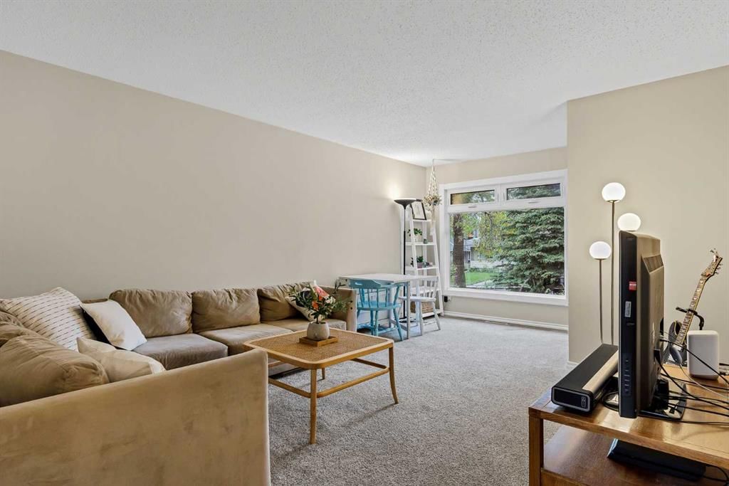 3112 42 Street SW, Calgary — photo 4 of 35