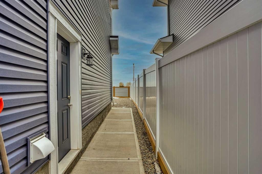58 RANCHERS View, Okotoks — photo 4 of 49