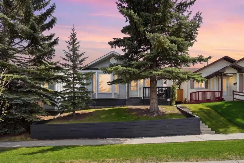 672 Macewan Drive NW, Calgary — main listing photo