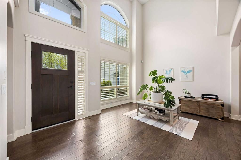 22 Strathridge Court SW, Calgary — photo 4 of 50