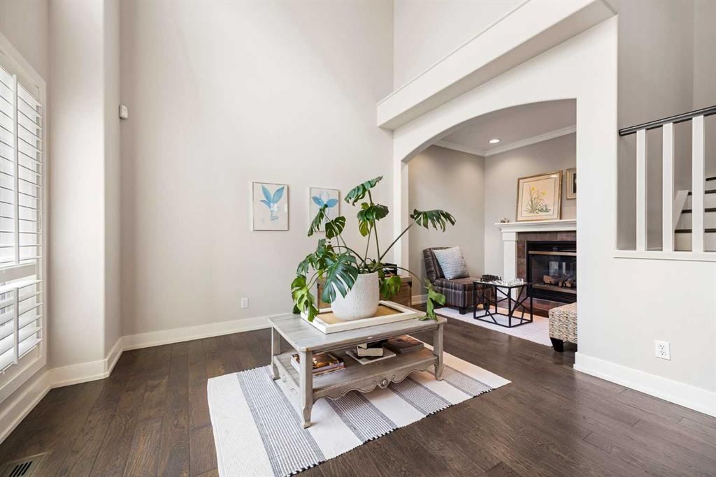 22 Strathridge Court SW, Calgary — photo 5 of 50