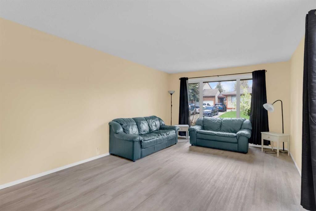 403 Cannington Close SW, Calgary — photo 3 of 33