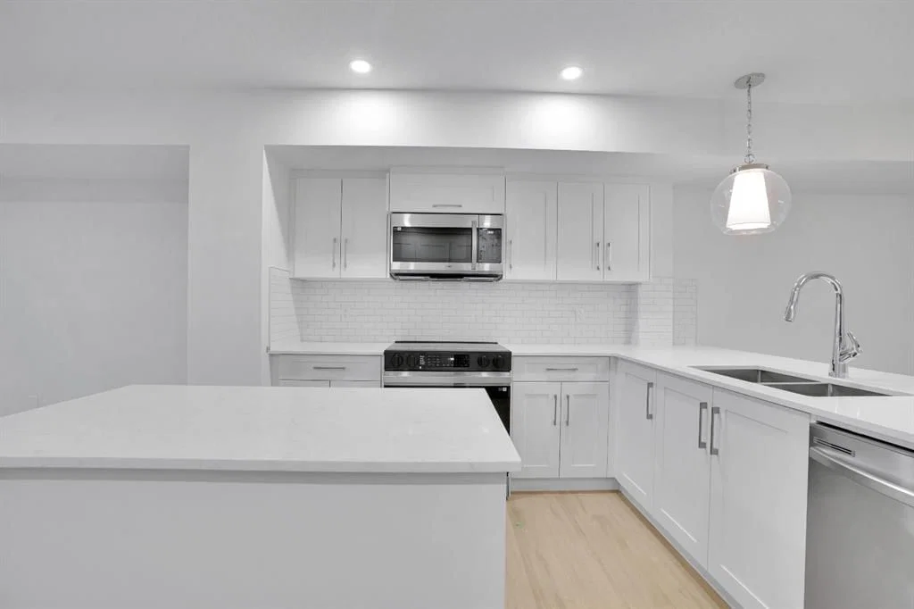 186 Belmont Street SW, Calgary — photo 2 of 34