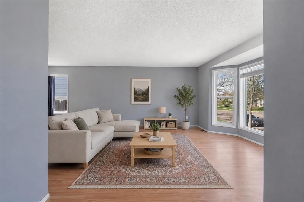 260 Erin Woods Drive SE, Calgary — photo 3 of 35