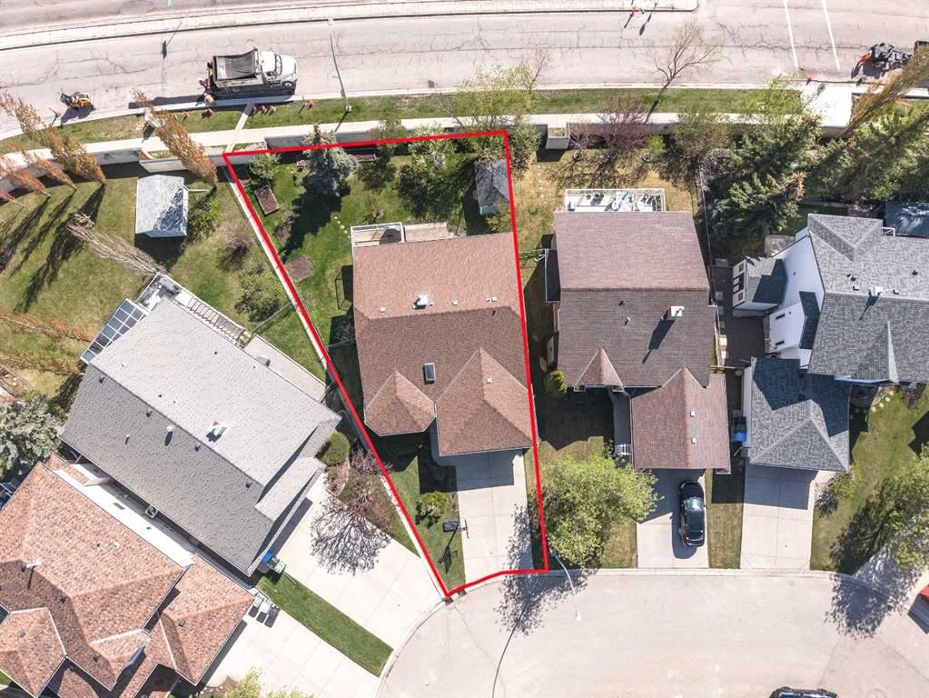 149 Sceptre Court NW, Calgary — photo 2 of 36