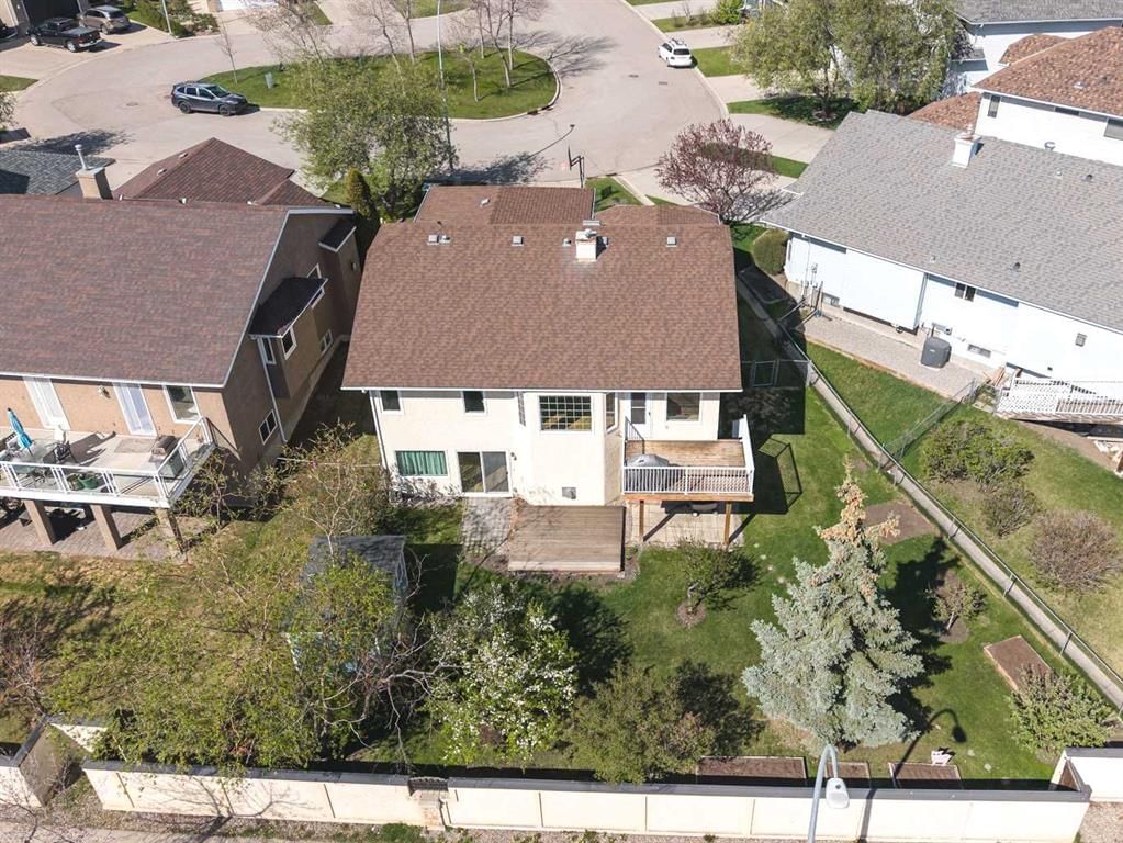 149 Sceptre Court NW, Calgary — photo 3 of 36