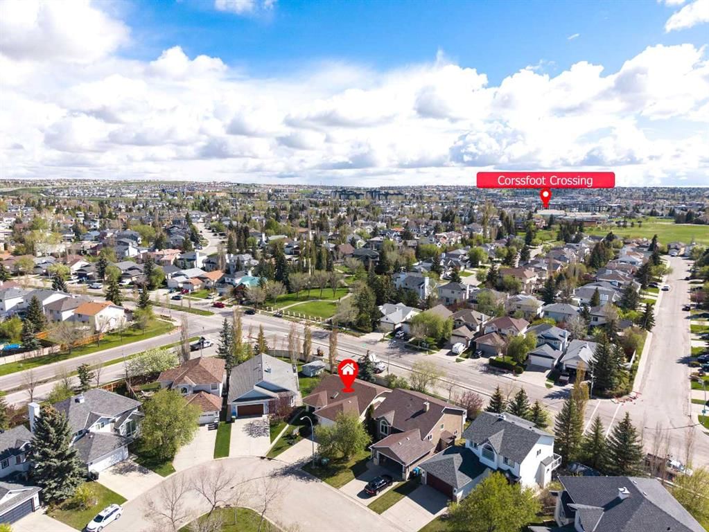 149 Sceptre Court NW, Calgary — photo 4 of 36