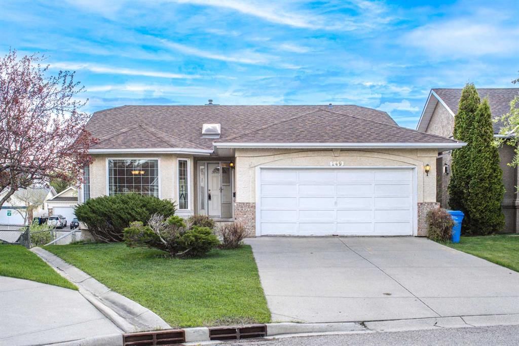 149 Sceptre Court NW, Calgary — photo 5 of 36