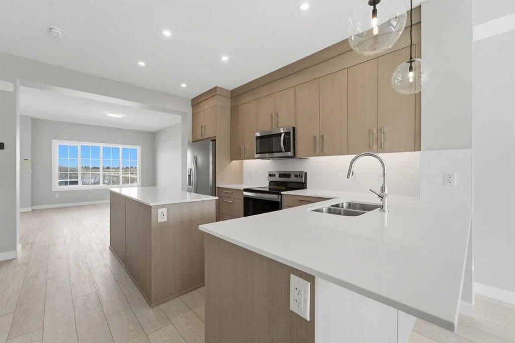 10001 Huxbury Drive NE, Calgary — photo 4 of 35