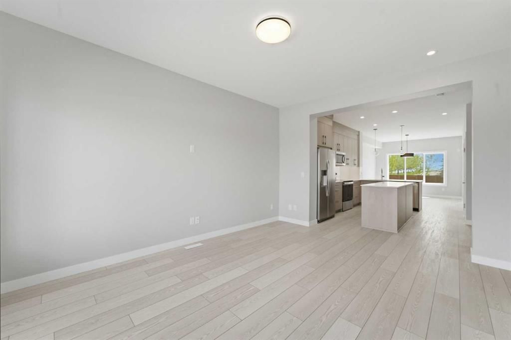 10001 Huxbury Drive NE, Calgary — photo 5 of 35