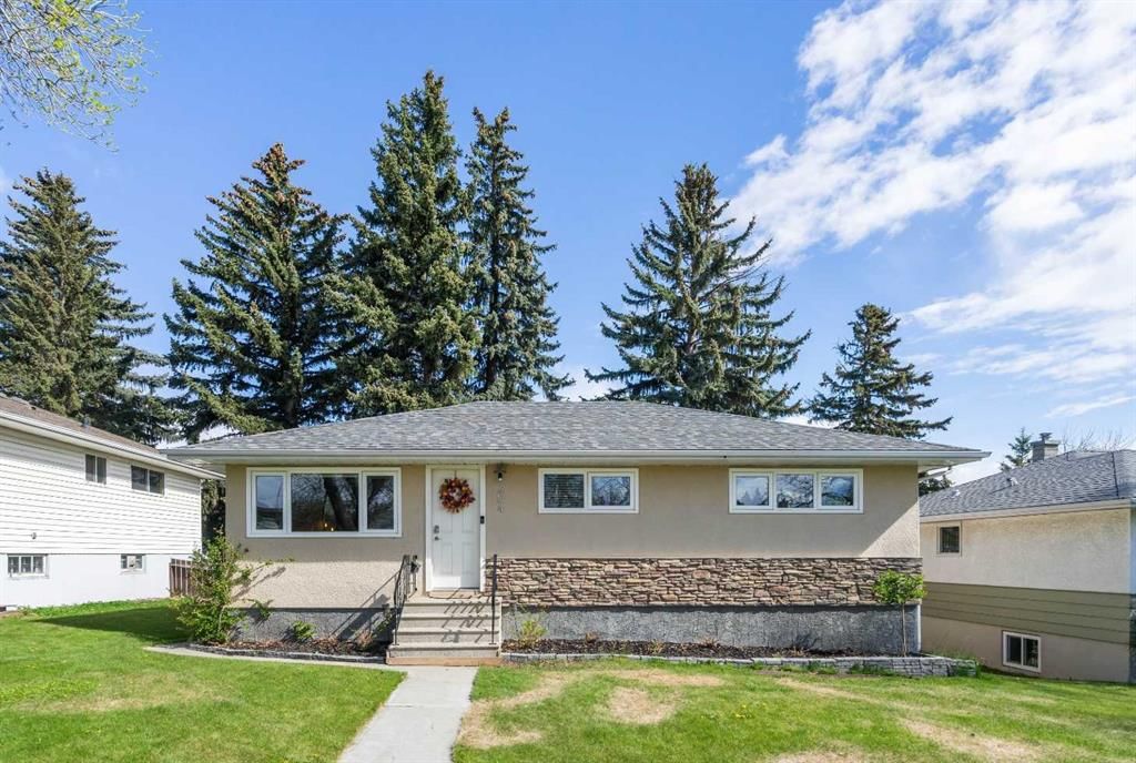304 Blackthorn Road NW, Calgary — main listing photo