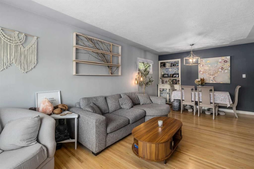 304 Blackthorn Road NW, Calgary — photo 5 of 30