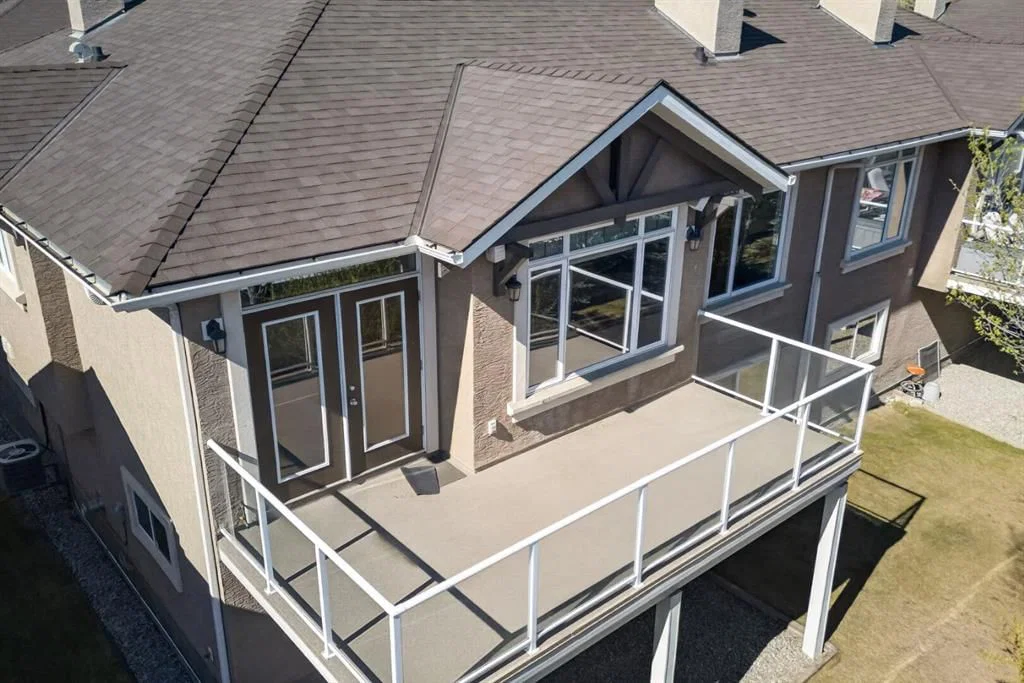 14 Discovery Woods Villas SW, Calgary — photo 3 of 23