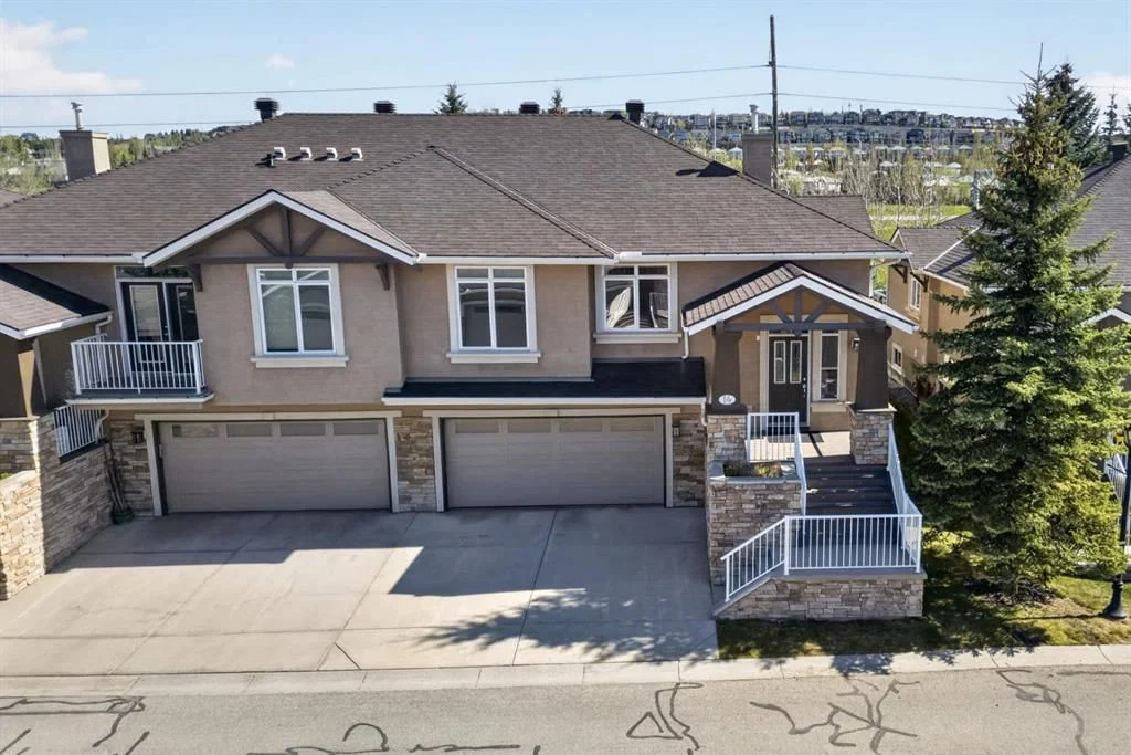 14 Discovery Woods Villas SW, Calgary — photo 4 of 23