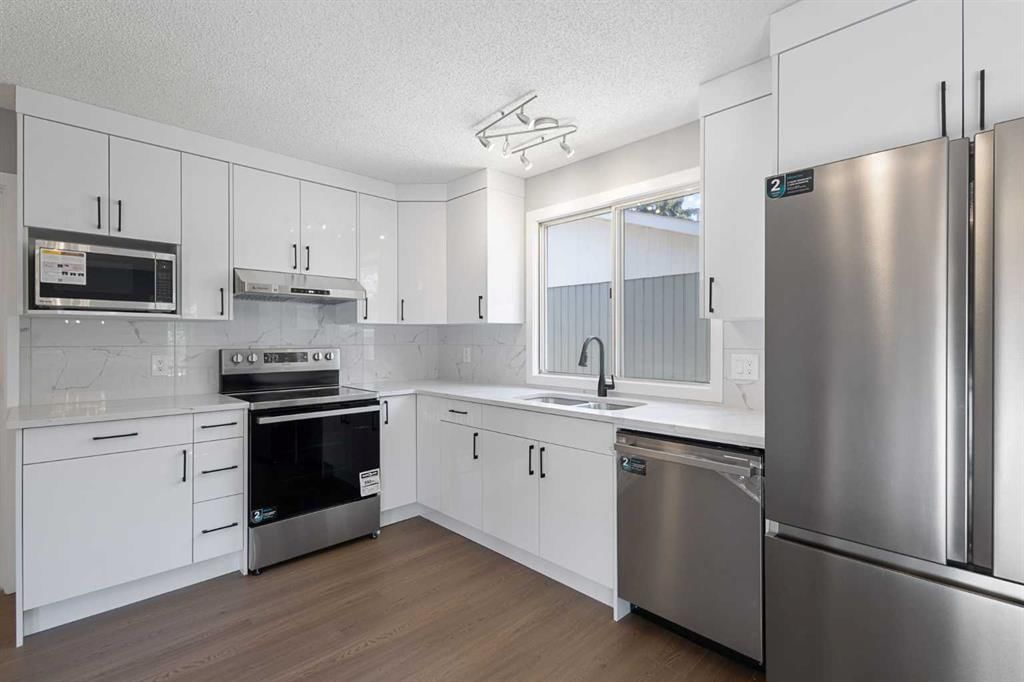 5876 Dalcastle Drive NW, Calgary — photo 3 of 42