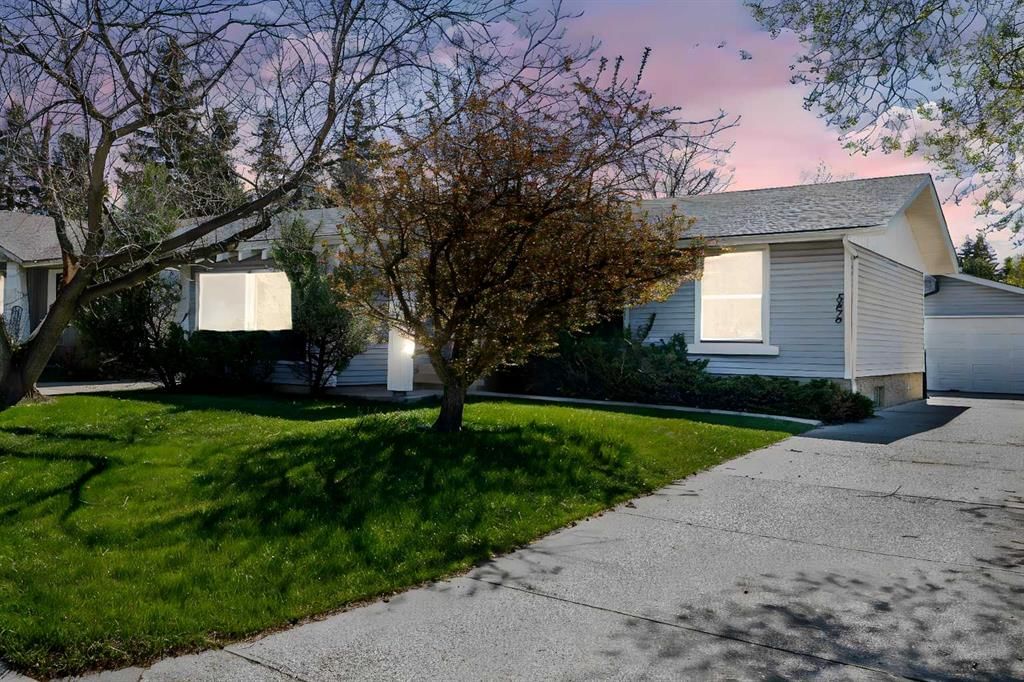 5876 Dalcastle Drive NW, Calgary — photo 5 of 42