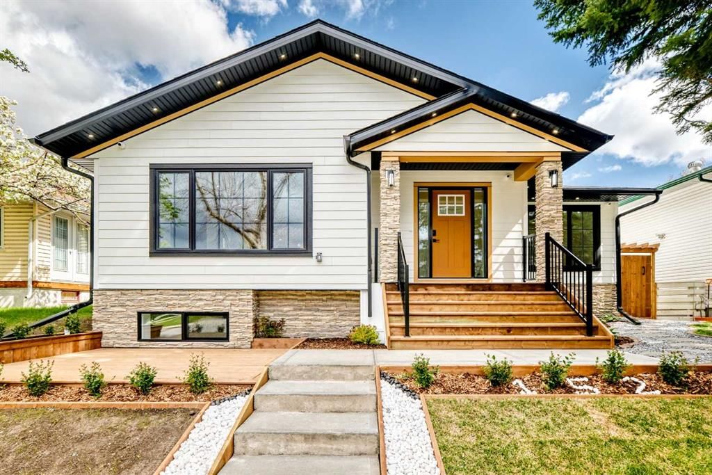152 Capri Avenue NW, Calgary — main listing photo