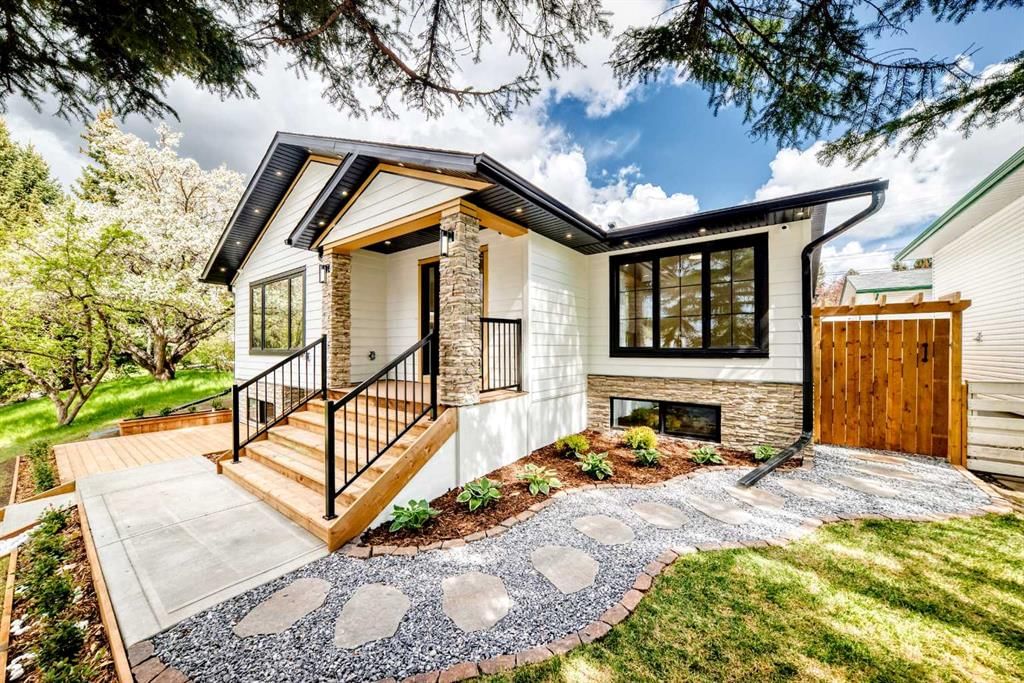152 Capri Avenue NW, Calgary — photo 2 of 50