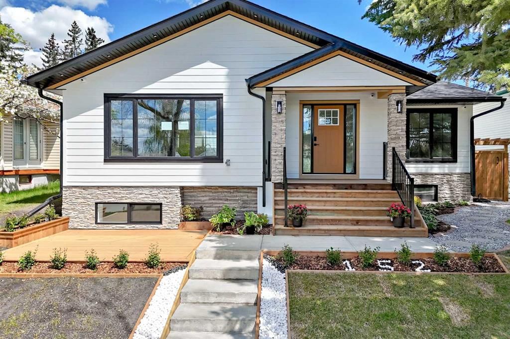 152 Capri Avenue NW, Calgary — photo 3 of 50