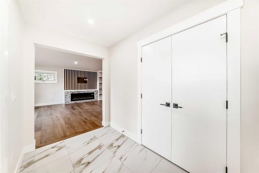 152 Capri Avenue NW, Calgary — photo 5 of 50