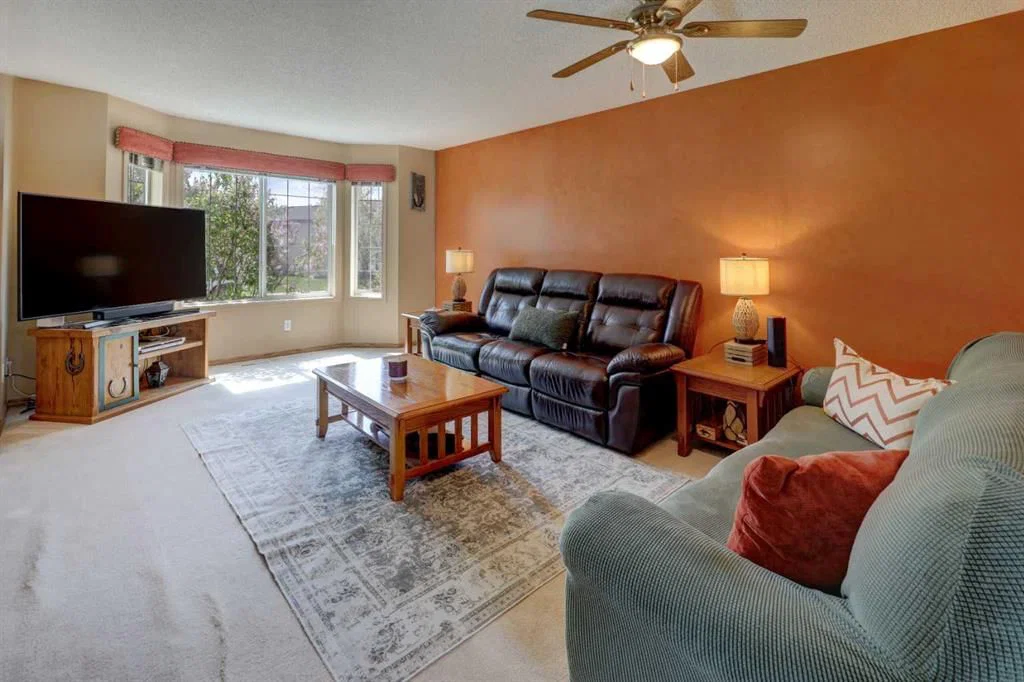 47 Martinvalley Way NE, Calgary — photo 3 of 32