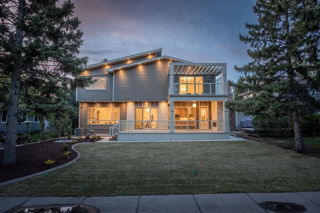 26 Varsplain Place NW, Calgary — photo 2 of 49