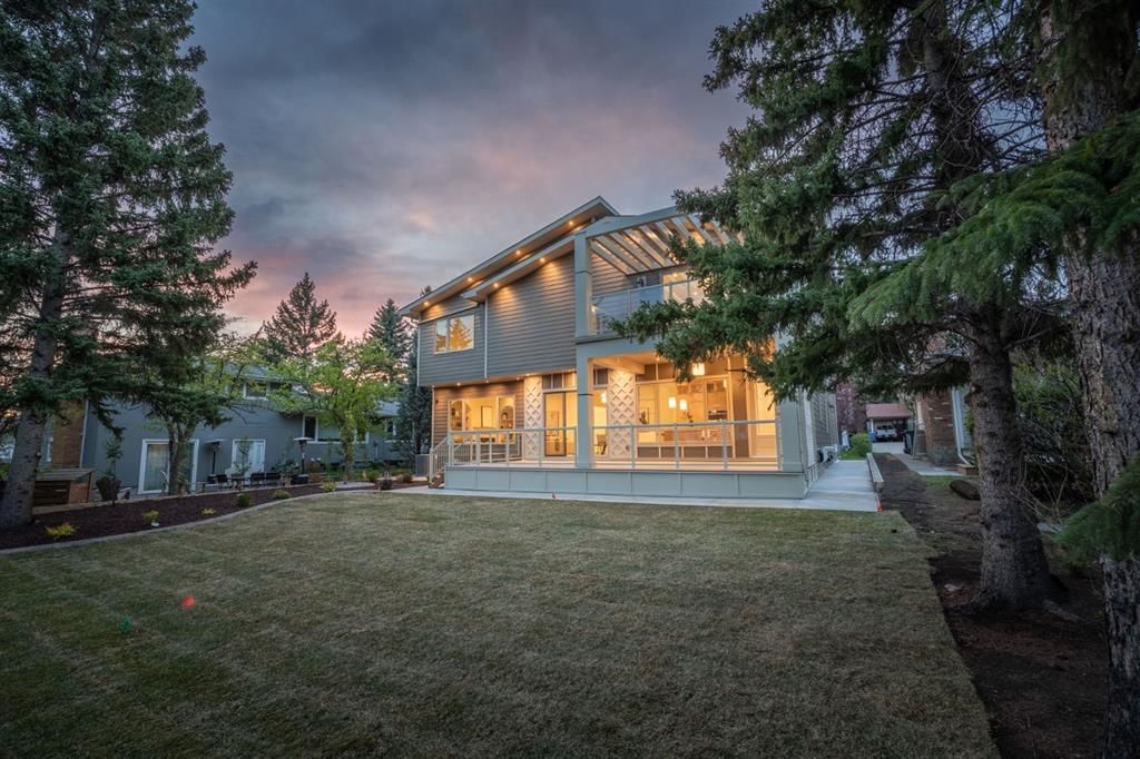 26 Varsplain Place NW, Calgary — photo 3 of 49