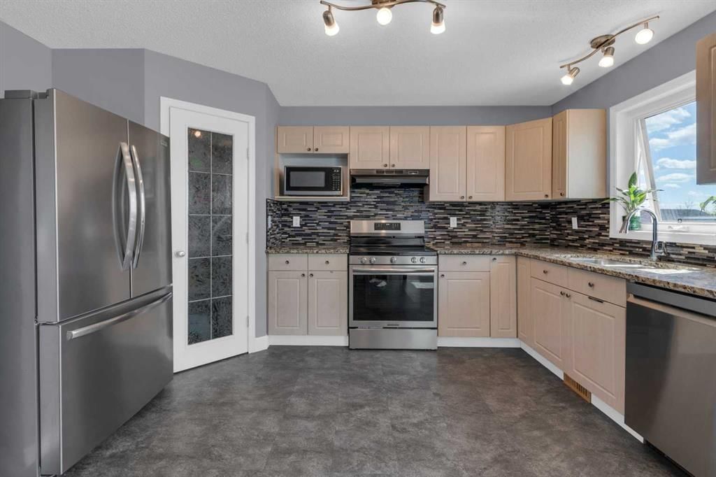 111 Arbour Meadows Close NW, Calgary — photo 4 of 35