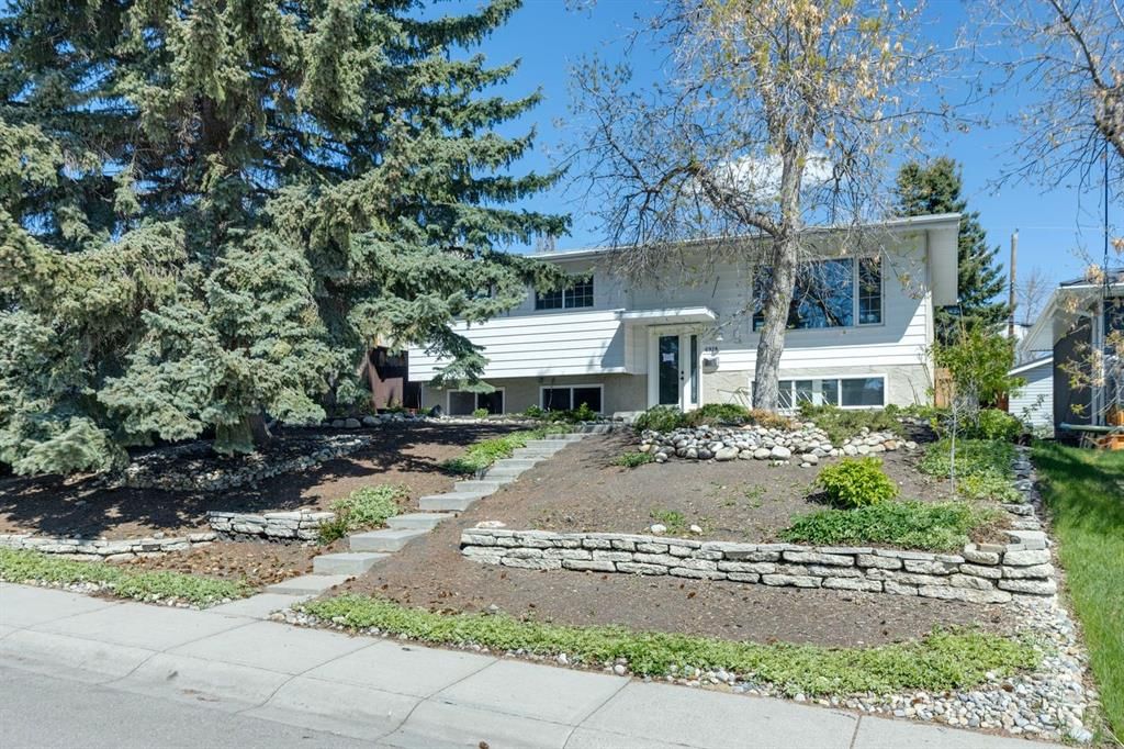 6928 Hunterbow Crescent NW, Calgary — photo 2 of 33