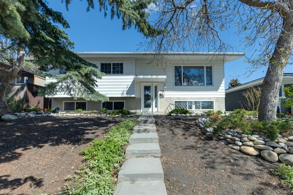 6928 Hunterbow Crescent NW, Calgary — photo 3 of 33