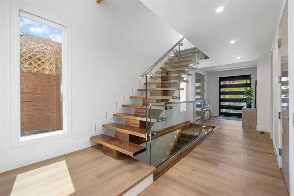 2620 14A Street SW, Calgary — photo 4 of 49