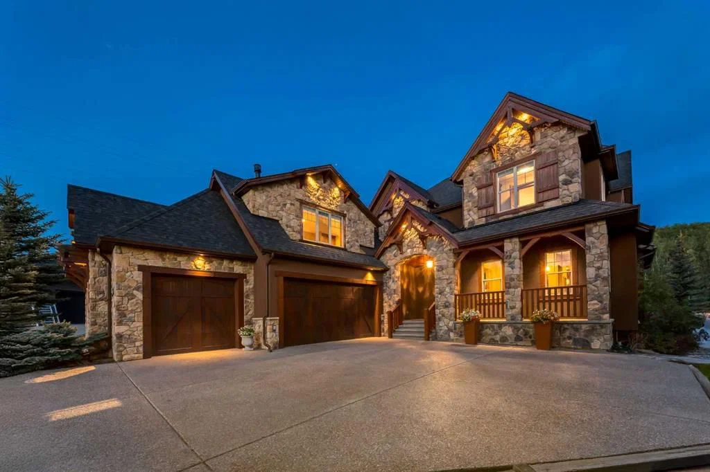 250 CRESTRIDGE Place SW, Calgary — main listing photo