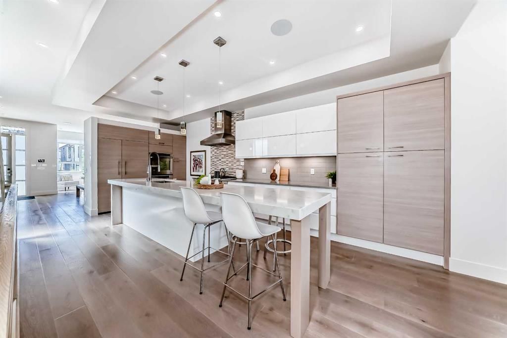 4906 21 Street SW, Calgary — photo 2 of 49