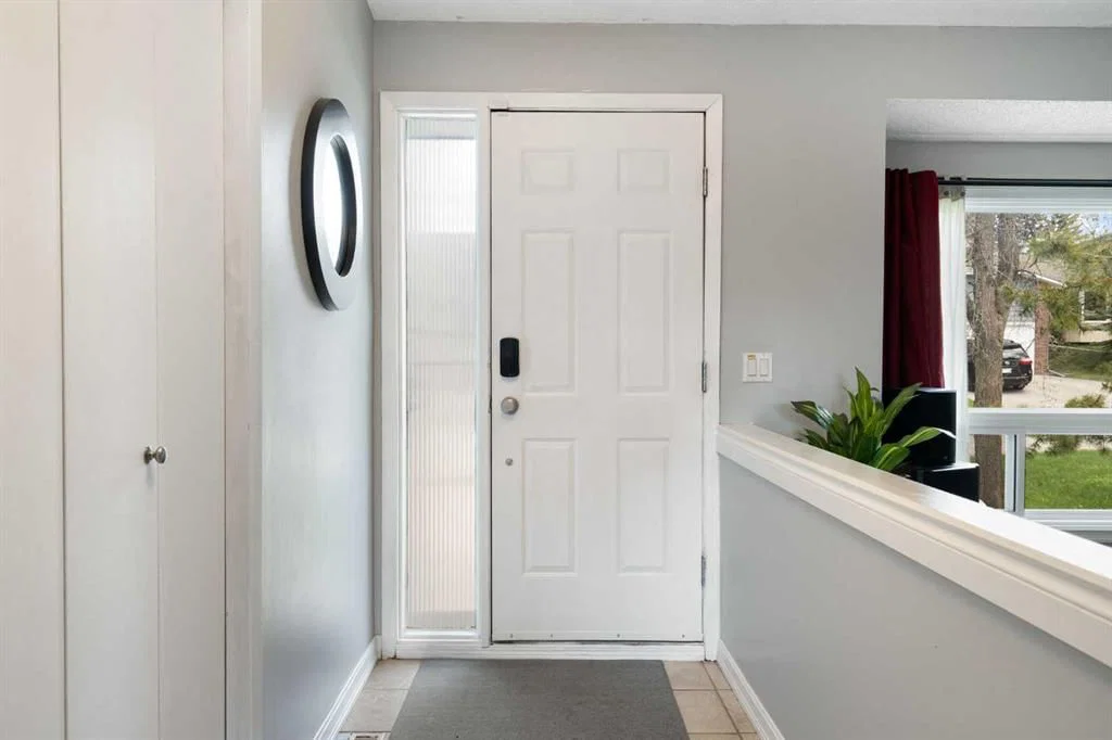 8 Hawkwood Place NW, Calgary — photo 2 of 48