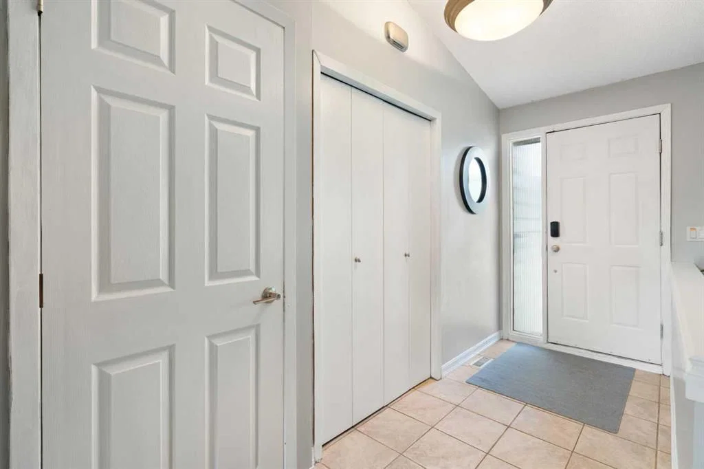 8 Hawkwood Place NW, Calgary — photo 3 of 48