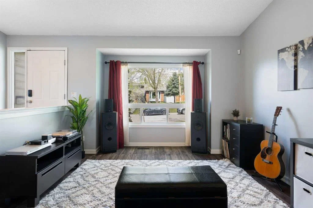 8 Hawkwood Place NW, Calgary — photo 5 of 48
