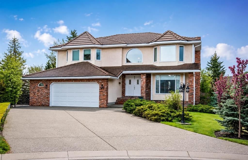 35 Candle Court SW, Calgary — main listing photo