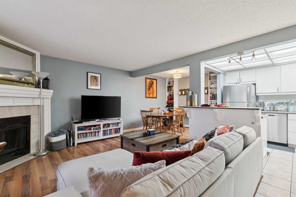 145 Cedar Springs Gardens SW, Calgary — photo 3 of 32