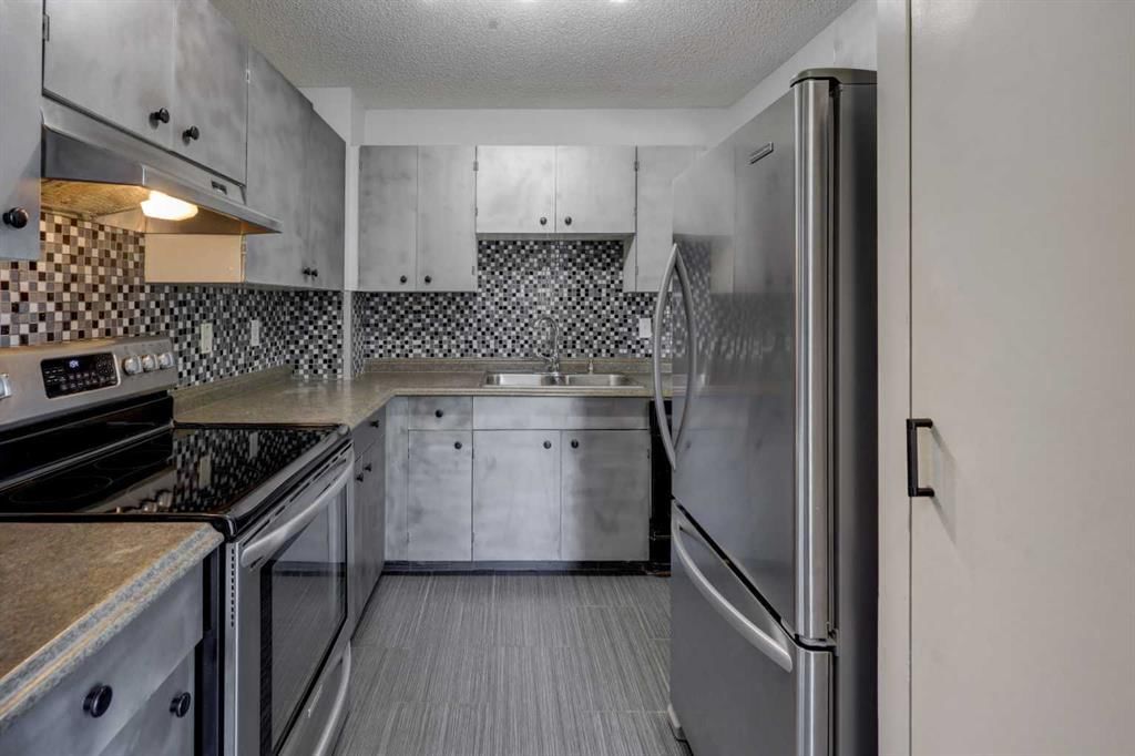 24, 116 Silver Crest Drive, Calgary — photo 3 of 48