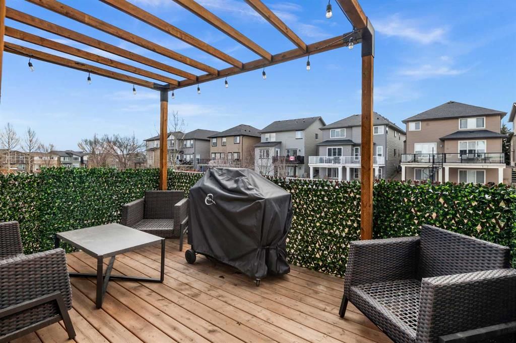 243 Silver Spruce Grove SW, Calgary — photo 3 of 42