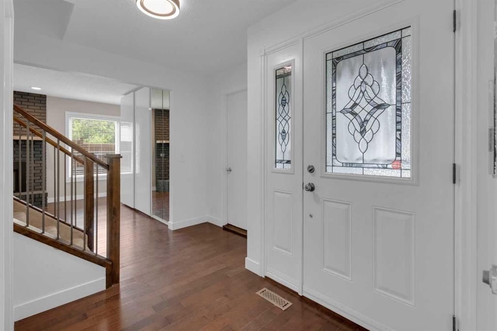 6104 Dalcastle Link, Calgary — photo 4 of 44