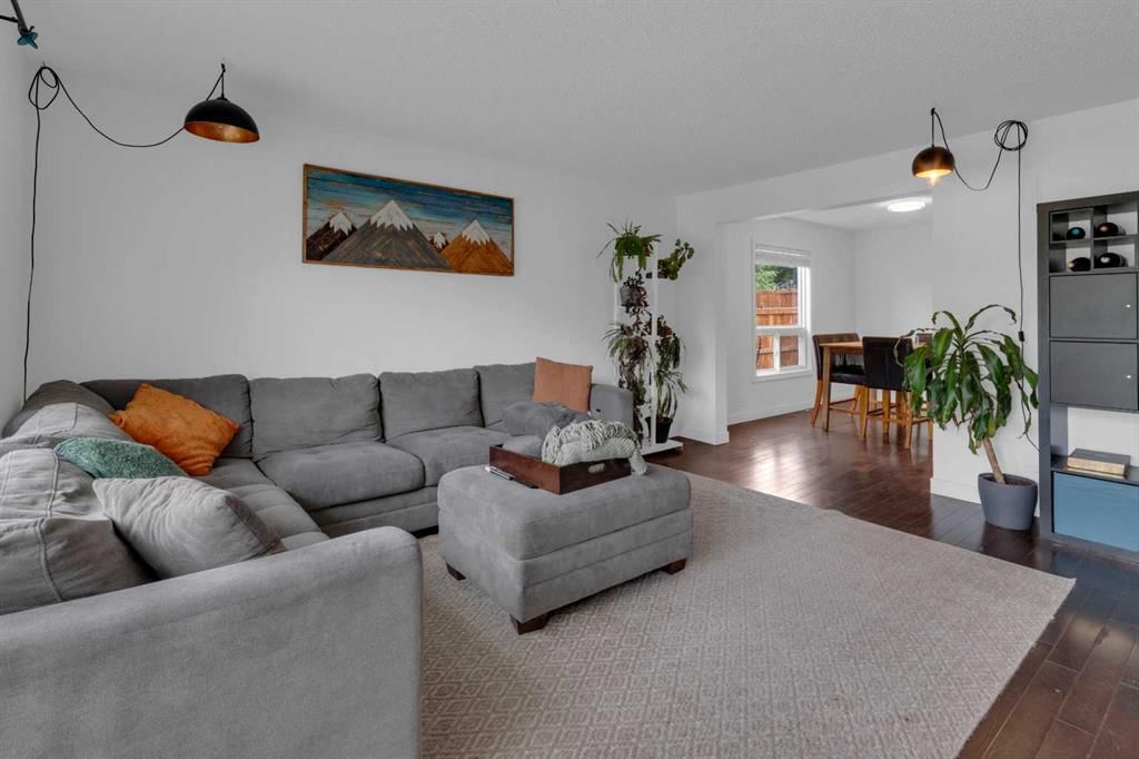6104 Dalcastle Link, Calgary — photo 5 of 44