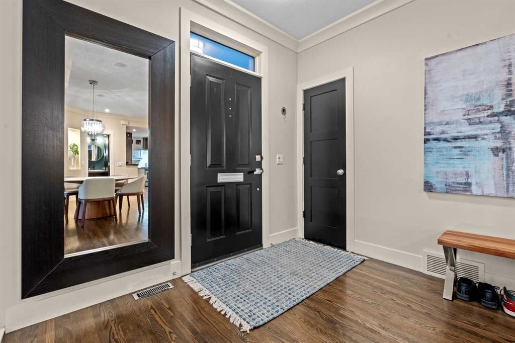 230 Garrison Square SW, Calgary — photo 5 of 37